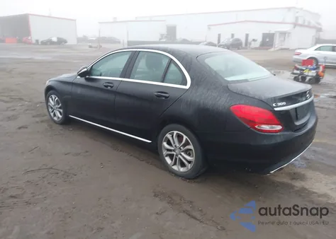 2015 Mercedes-Benz C 300 4Matic z USA, uszkodzony, nr VIN 55SWF4KB9FU072449